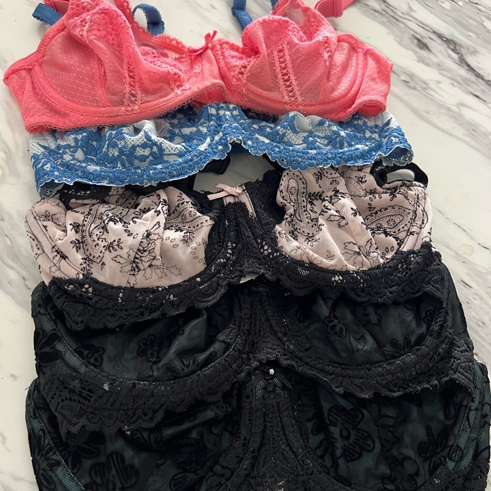 Wacoal 1 Pink and 1 Blue Lace Bras and three other brand bras: total of 5!  32D